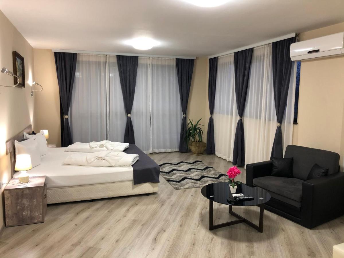 Готель Ostrova 3*